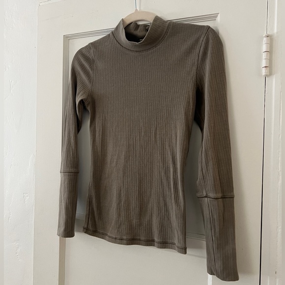 Intimately Free People The Rickie top army green long sleeve ribbed mock neck - Picture 4 of 8